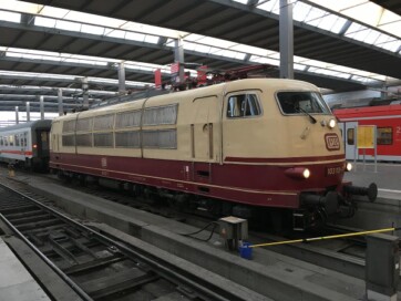 103-113-7 im Münchner Hauptbahnhof