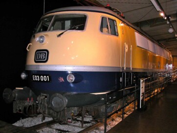 E03 001 in kobaltblau/beige in Nürnberg